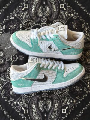 Dunk SB April