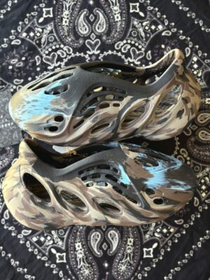 Yeezy Foam RNR Cinder