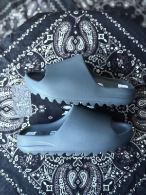 Yeezy Slide Granite