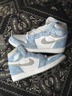 Jordan 1 Hyper Royal