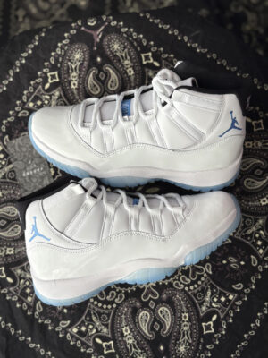 JORDAN 11 LEGENd BLUE