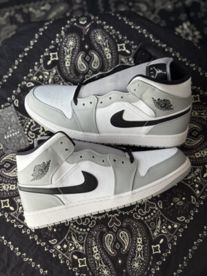 Jordan 1 mid Smoke grey