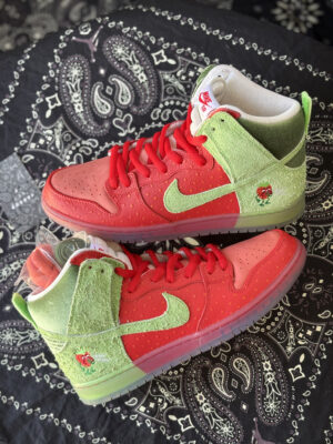 Dunk SB Strawberry Cough