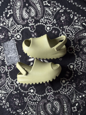 Yeezy Slide Resin Kids