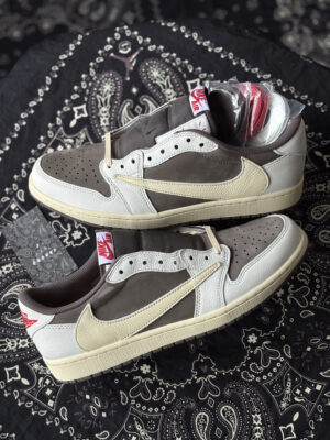 Jordan 1 Low x Travis reverse mocha