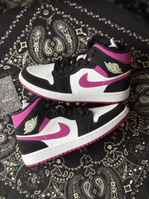 Jordan 1 Mid pink Flower