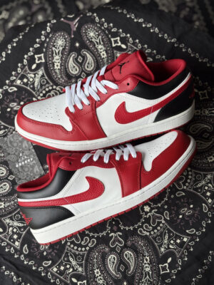 Jordan 1 low gym red (preowned)