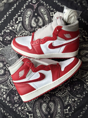 Jordan 1 High Varsity red (wmns)