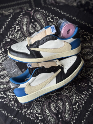 Jordan 1 low Travis Fragment