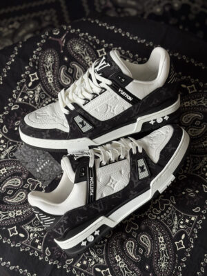 Louis Vuitton Trainer Black & White