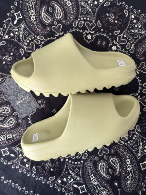 Yeezy Slide Resin