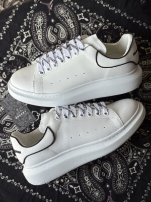 Alexander McQueen Oversized border