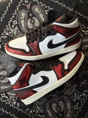 Jordan 1 mid Wear away Chicago