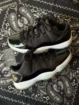 Jordan 11 low space jam (preowned)