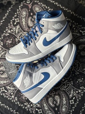 Jordan 1 Mid True Blue