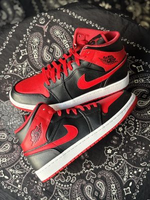 Jordan 1 Mid Alternate Bred