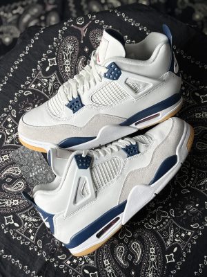 Jordan 4 SB Navy (Preowned)