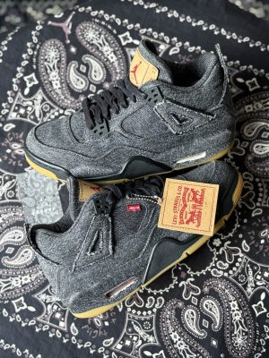Jordan 4 Levi's Black (preowned)
