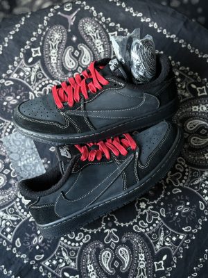 Jordan 1 low Travis Phantom (preowned)