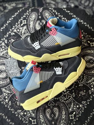 Jordan 4 Union Off Noir (preowned)