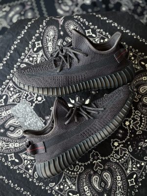 Yeezy 350 Black (preowned)