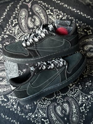 Jordan 1 Low Travis Phantom (preowned)