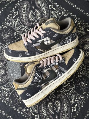 Dunk low SB Travis Scott Special Box (preowned)