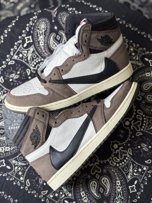 Jordan 1 High Travis Mocha (preowned)