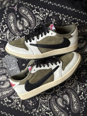 Jordan 1 low Travis Medium Olive (preowned)