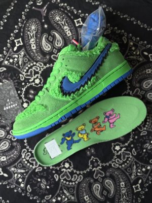 Dunk SB Low Grateful Dead Bears Green