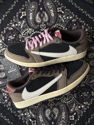 Jordan 1 Low Travis Mocha (preowned)