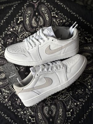 Jordan 1 low Neutral grey