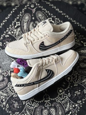 Dunk Low SB Albino & Preto