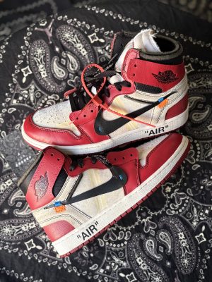 Jordan 1 Chicago Off-white (preowned)