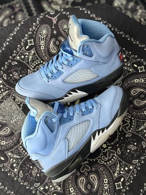 Jordan 5 UNC (preowned)