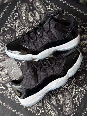 Jordan 11 low Space Jam (Preowned)