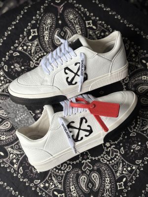 Val low Off-white Leather (preowned)