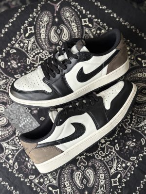 Jordan 1 Low Mocha (preowned)