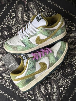 Dunk Low SB Chameleon (preowned)