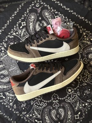 Jordan 1 low Travis Mocha