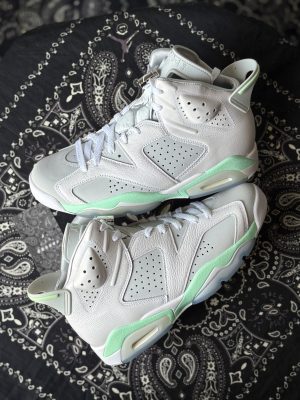 Jordan 6 Mint
