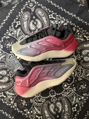 Yeezy 700 V3 Fade Carbon