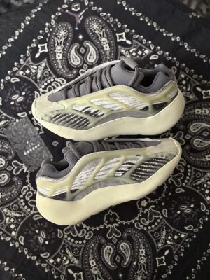 Yeezy 700 V3 Fade Salt