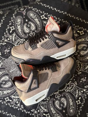 Jordan 4 Taupe Haze (preowned)