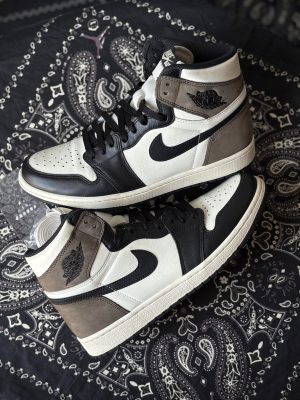 Jordan 1 High Mocha (preowned)